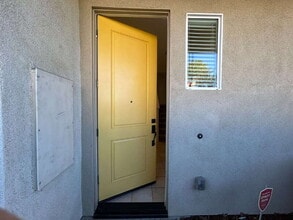 3998 E Commerce Way in Sacramento, CA - Building Photo - Building Photo