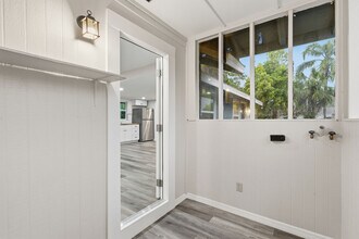 903 Vine Ave in Clearwater, FL - Foto de edificio - Building Photo