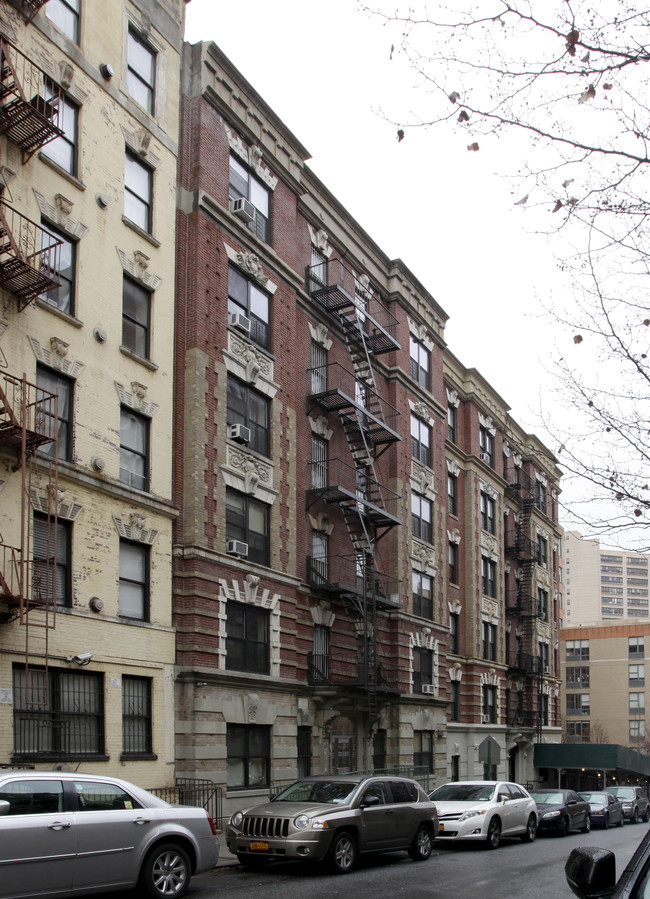 63 W 109th St in New York, NY - Building Photo - Building Photo