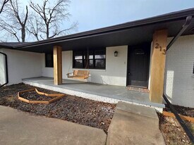 213 W Aven Ave in Nixa, MO - Building Photo