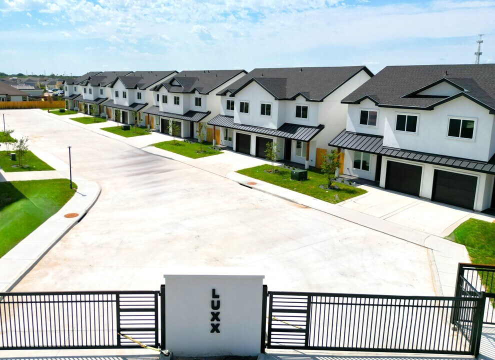 3610 S Veterans Blvd in Edinburg, TX - Building Photo