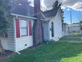 501 Burnett Ave S in Renton, WA - Building Photo