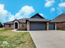 13316 Brampton Way in Yukon, OK - Building Photo