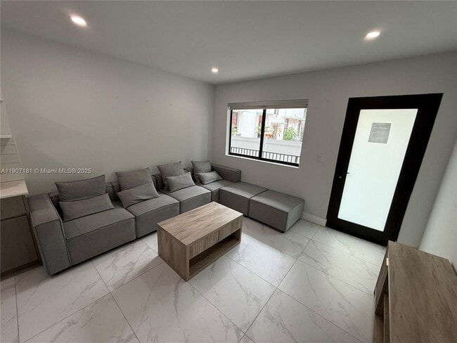 944 Jefferson Ave in Miami Beach, FL - Building Photo - Building Photo