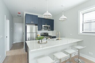 4410 N Seeley Ave, Unit 1 in Chicago, IL - Building Photo - Building Photo