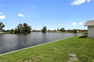 501 SW 28th Terrace in Cape Coral, FL - Foto de edificio - Building Photo