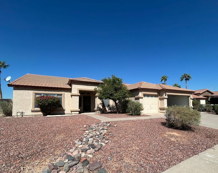 6858 S 19th St in Phoenix, AZ - Building Photo