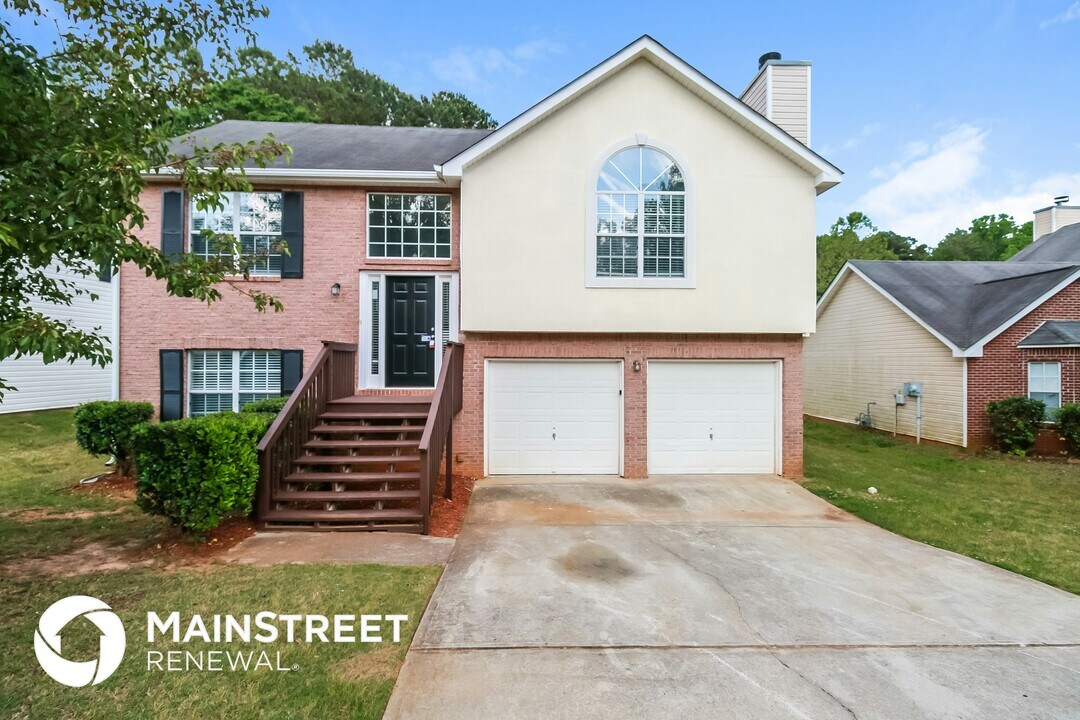 7550 Sugarcreek Dr in Riverdale, GA - Building Photo