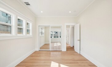 247 S Benton Way in Los Angeles, CA - Building Photo - Building Photo