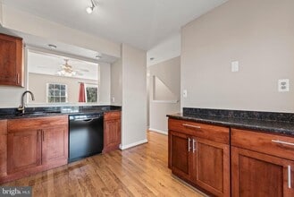 21673 Hazelnut Square in Sterling, VA - Building Photo - Building Photo