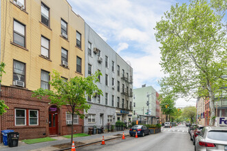 112 Bedford Ave in Brooklyn, NY - Building Photo - Building Photo