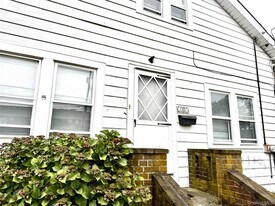 1573 9th St in West Babylon, NY - Building Photo