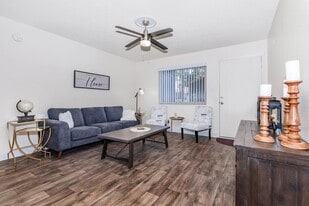 Gilbert Greens in Gilbert, AZ - Building Photo