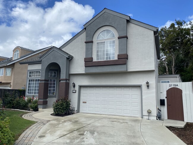 2115 Salas Ct in East Palo Alto, CA - Foto de edificio - Building Photo