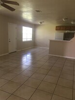 19 Parkland Cir in Bridge City, TX - Building Photo