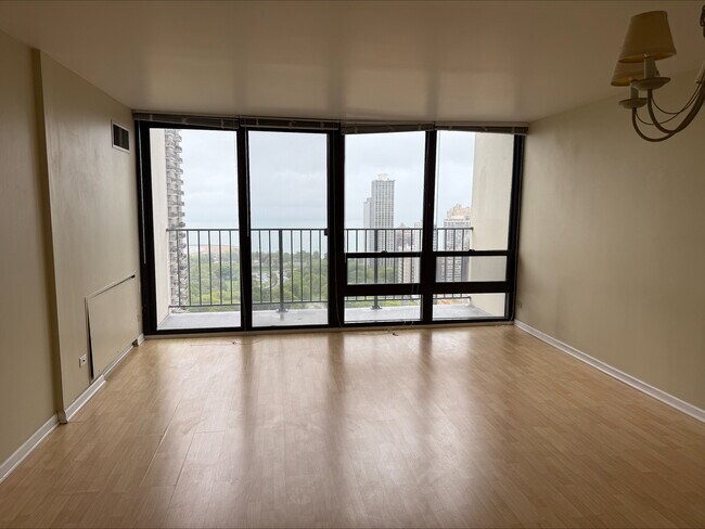 1636 N Wells St, Unit 3411 - 1636Wells in Chicago, IL - Building Photo - Building Photo