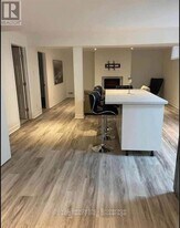 140 Sumner Crescent in Grimsby, ON - Building Photo