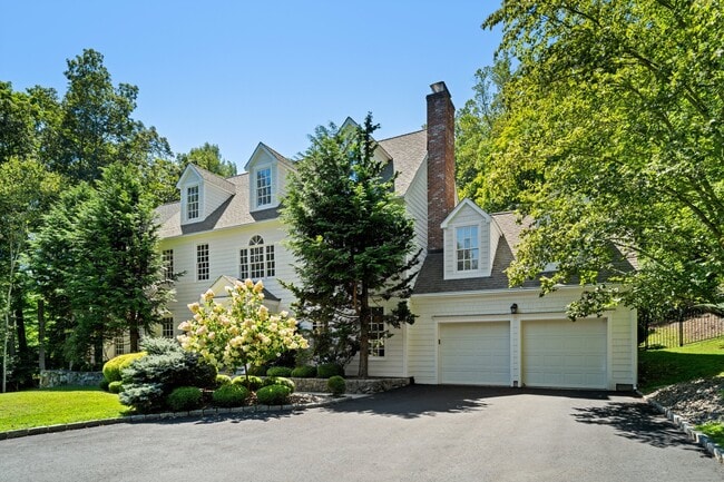 38 Davis Hill Rd in Weston, CT - Building Photo - Building Photo
