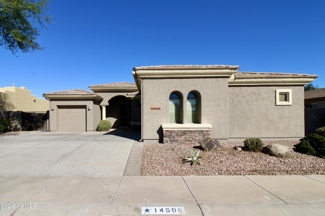 14590 W Windsor Ave in Goodyear, AZ - Foto de edificio