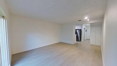 437-443 W Valencia Dr in Fullerton, CA - Foto de edificio - Building Photo