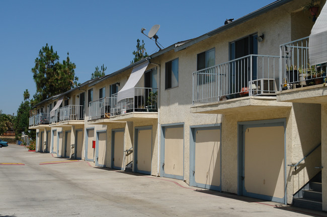 Lakeridge Apartments in Lakeside, CA - Building Photo - Building Photo