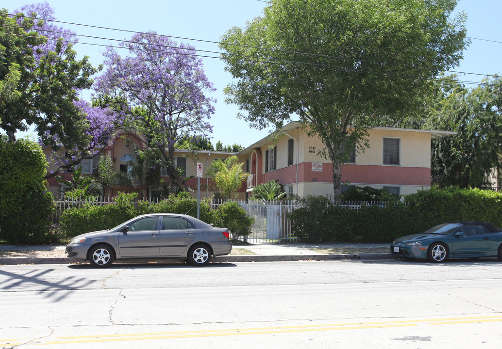 Willow Crest Apartments in North Hollywood, CA - Building Photo