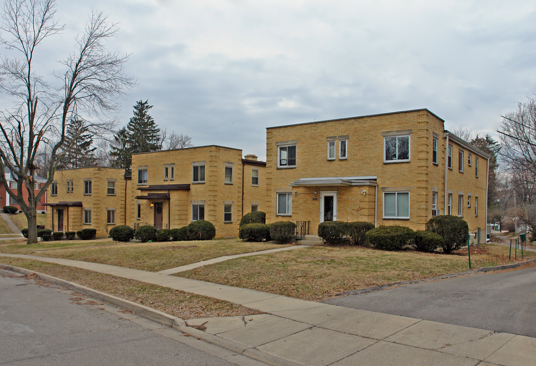 2551-2559 Hilton Dr in Dayton, OH - Building Photo