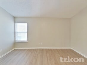 1695 Northglen Cir in Middleburg, FL - Foto de edificio - Building Photo