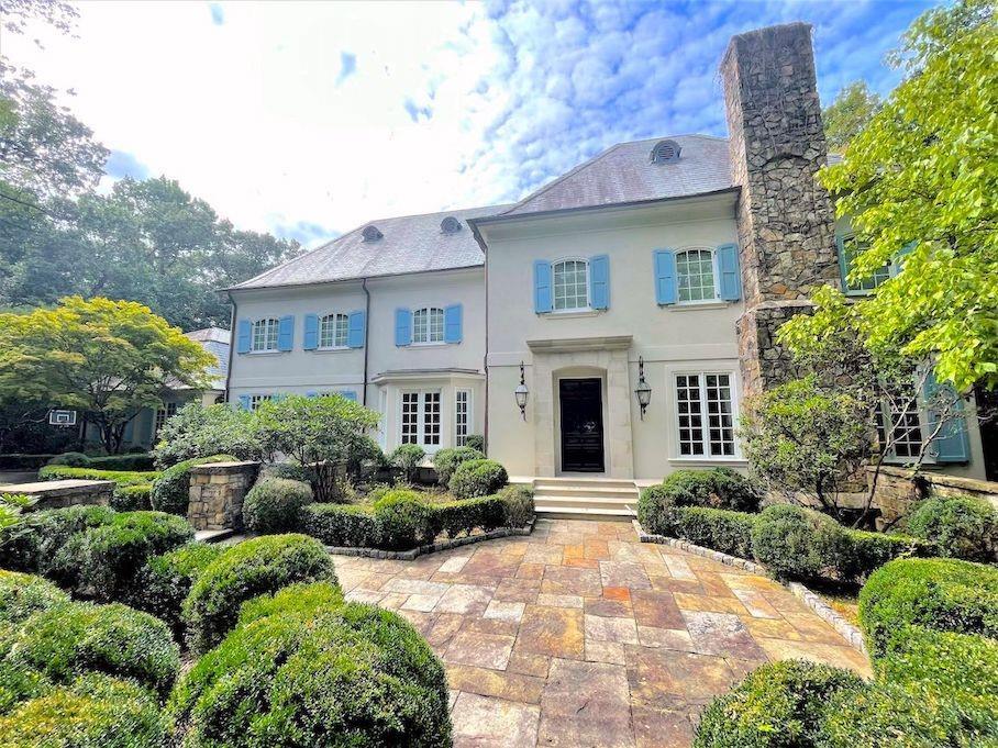2485 W Wesley Rd NW in Atlanta, GA - Building Photo