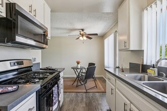 Casa Moreno Apartments in La Puente, CA - Foto de edificio - Building Photo