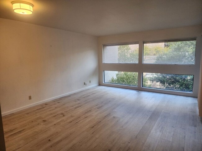 1600 Carmel Dr in Walnut Creek, CA - Foto de edificio - Building Photo