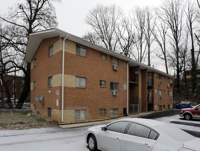 1616 27th St SE in Washington, DC - Foto de edificio - Building Photo