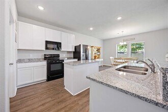 212 Bryan Wy in Angleton, TX - Building Photo - Building Photo
