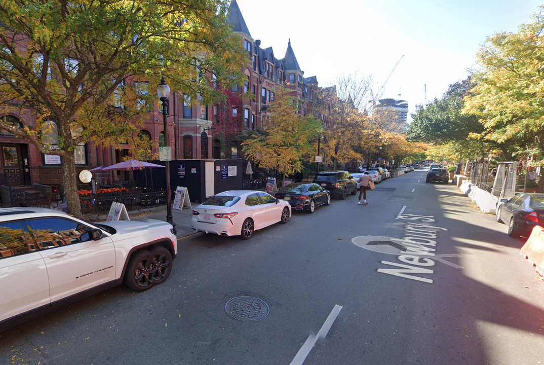 256 Newbury St, Unit 2R in Boston, MA - Foto de edificio