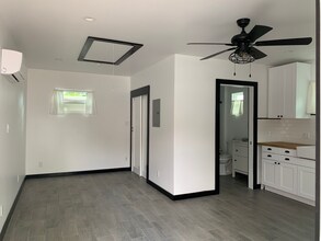 10416 McCormick St in Los Angeles, CA - Building Photo - Building Photo