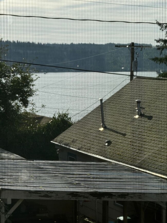 3618 Madrona St in Bremerton, WA - Building Photo - Building Photo
