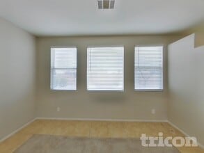 2911 Extravagant Ave in North Las Vegas, NV - Foto de edificio - Building Photo