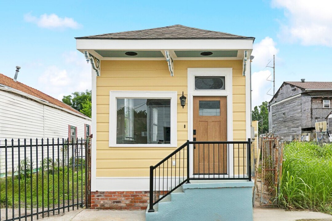 2009 Governor Nicholls St in New Orleans, LA - Foto de edificio