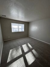 1415 W Maple Ave in Independence, MO - Building Photo - Building Photo