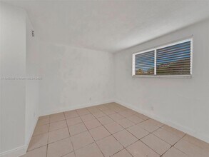 14190 W Dixie Hwy in North Miami, FL - Building Photo - Building Photo