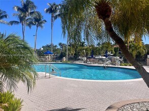 90 Edgewater Dr, Unit 212 in Coral Gables, FL - Building Photo - Building Photo