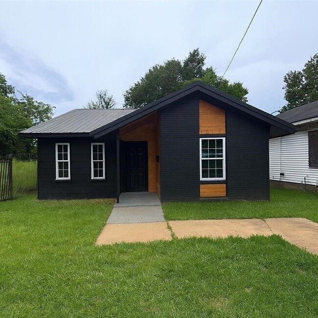 property at 2499 Calvert Ave