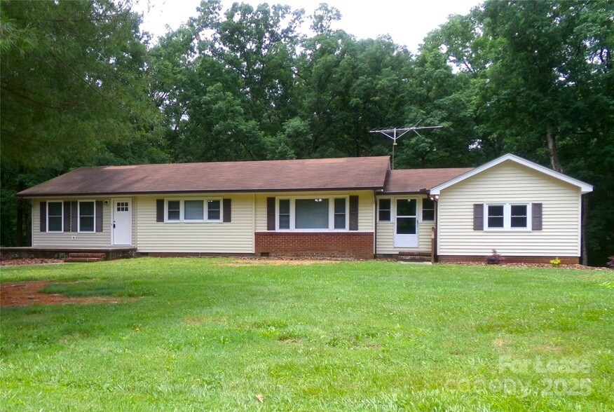 1441 Gold Hill Rd E in Mount Pleasant, NC - Building Photo