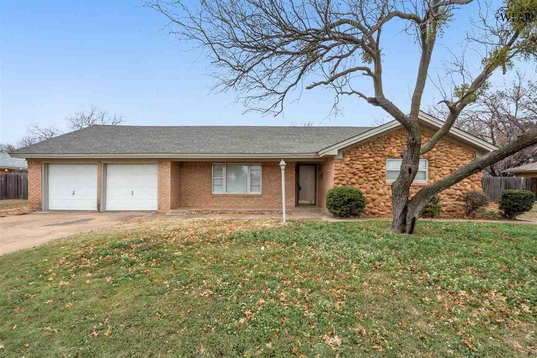 4206 Berwick Dr in Wichita Falls, TX - Building Photo