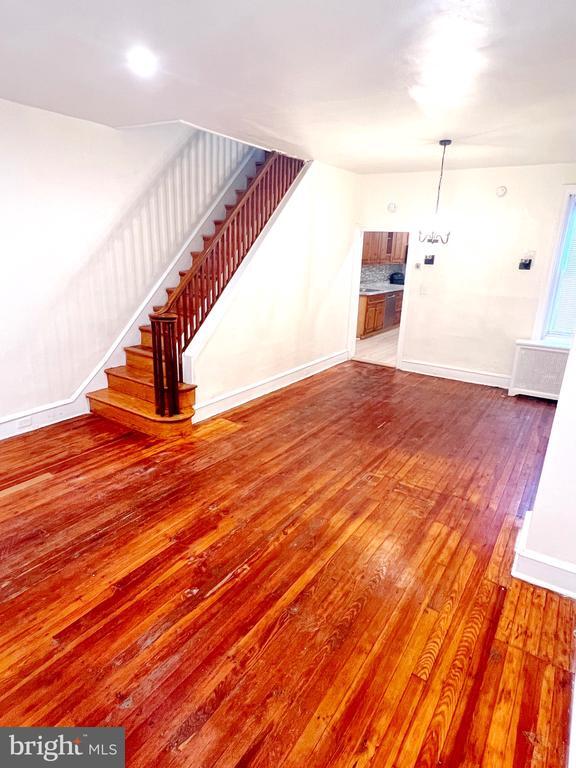 2413 S 64th St in Philadelphia, PA - Foto de edificio - Building Photo