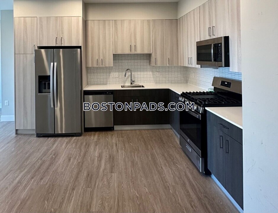 340 Bremen St in Boston, MA - Building Photo