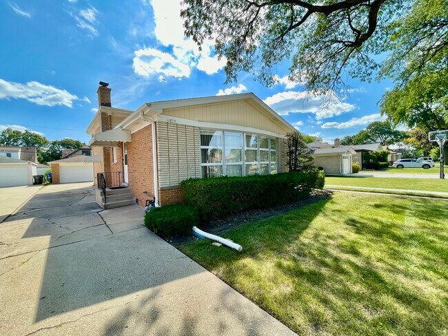 4825 Sherwin Ave in Lincolnwood, IL - Building Photo - Building Photo