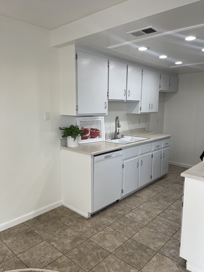 16902 Chaparral Ave in Cerritos, CA - Building Photo - Building Photo
