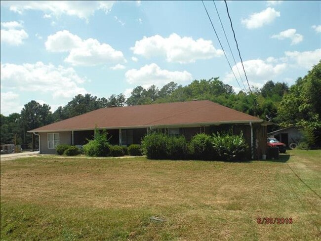property at 105 Knoxville Rd