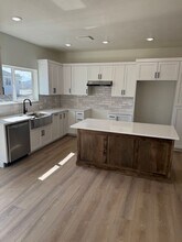 585 Idaho Ave in Sugar City, ID - Building Photo - Building Photo